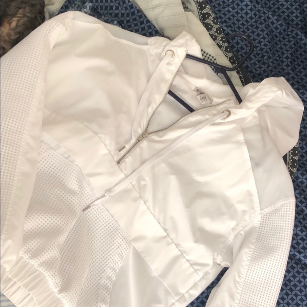 Windbreaker with mesh